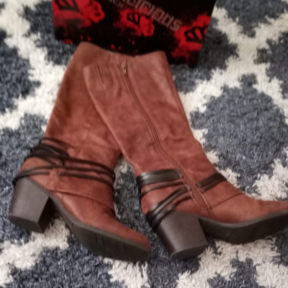 Fergie boots